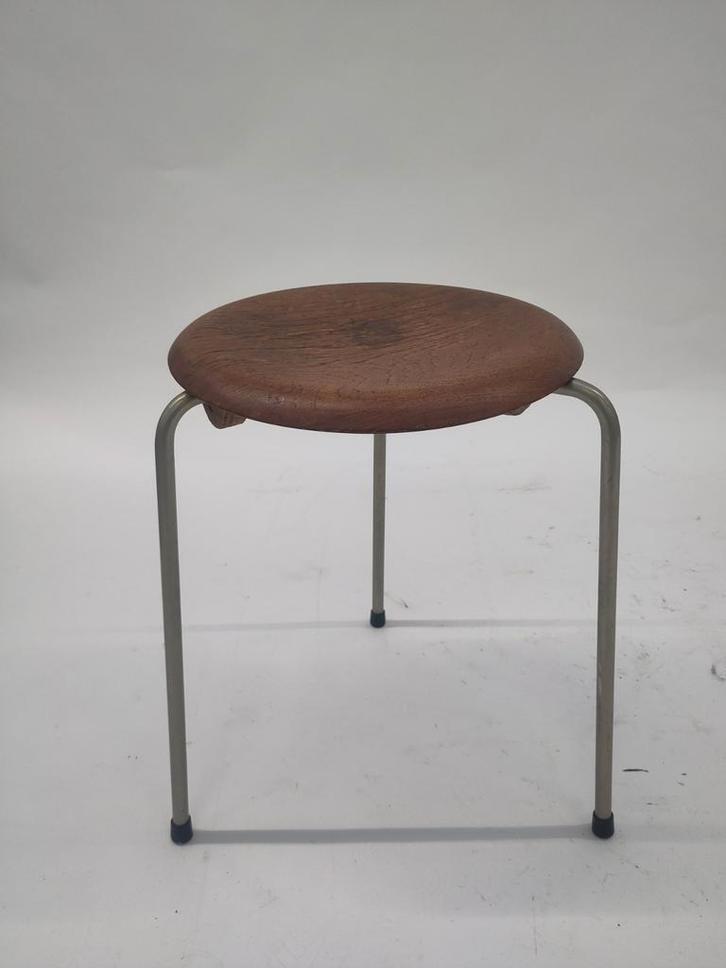 Vintage Dot kruk Fritz Hansen design Arne Jacobsen krukje, Huis en Inrichting, Krukjes, Gebruikt, Hout, Ophalen of Verzenden