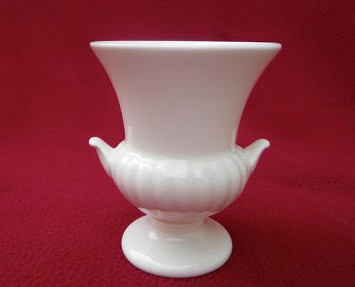 Wedgwood EDME  Puntgaaf lepelvaasje of voor een boeketje, Huis en Inrichting, Keuken | Servies, Zo goed als nieuw, Wedgwood, Aardewerk