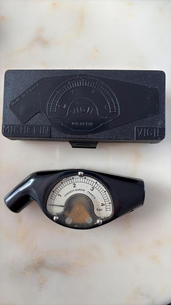 Michelin “Vigil” analoog bandenspanningsmeter ZELDZAAM, Auto diversen, Autogereedschap, Gebruikt, Ophalen of Verzenden
