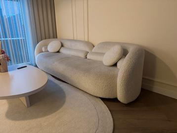 Designer Teddy bouclé sofa 4/5 zits beschikbaar voor biedingen