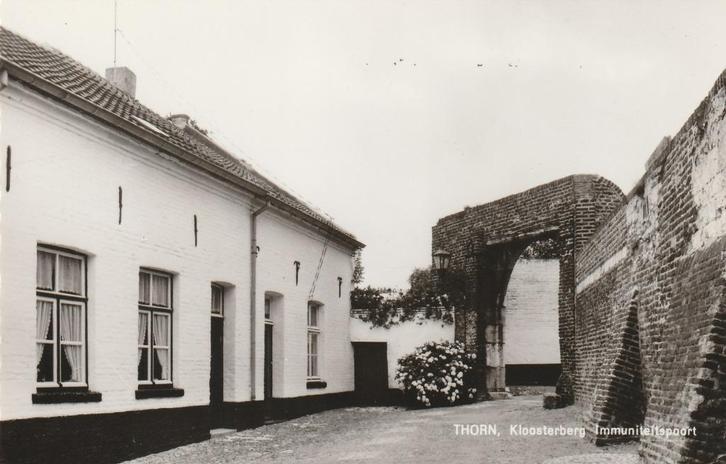 THORN Kloosterberg Immuniteitspoort, Verzamelen, Ansichtkaarten | Nederland, Ongelopen, Limburg, 1960 tot 1980, Verzenden