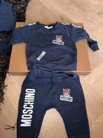 Moschino pakje, Ophalen of Verzenden, Zo goed als nieuw, Jongetje of Meisje, Pakje