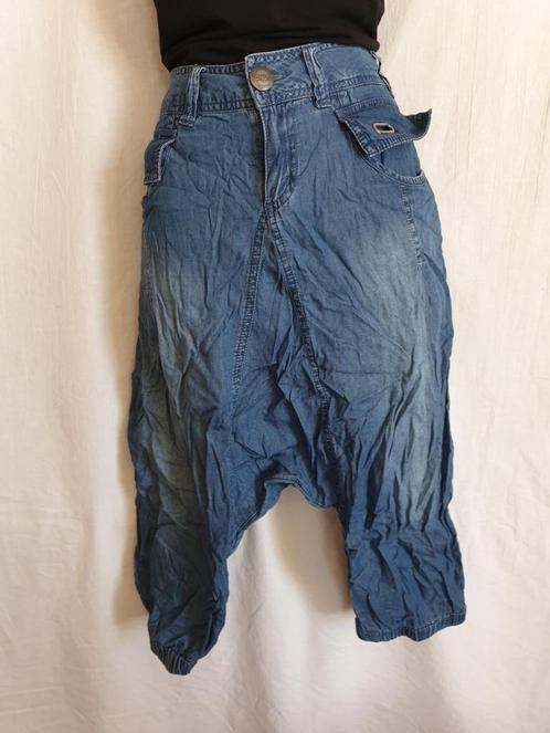 Leuke spijkerbroek 3/4e broek, Baggy model. Mt 38. Merk Only, Kleding | Dames, Spijkerbroeken en Jeans, Zo goed als nieuw, W30 - W32 (confectie 38/40)