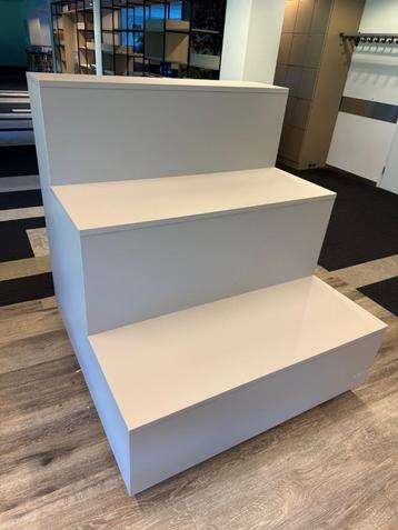 Presentatiemeubel/tribune – voor bloemenzaak/etalage beschikbaar voor biedingen