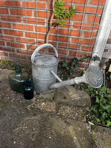 Zinken Gieter - Vintage Tuinaccessoire beschikbaar voor biedingen