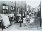 De zeven steegjes. 125 jaar volksleven in Utrecht., Boeken, Geschiedenis | Stad en Regio, Ophalen of Verzenden, 20e eeuw of later