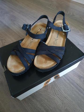 Zgan zwarte Hush Puppies sandalen met sleehak  beschikbaar voor biedingen