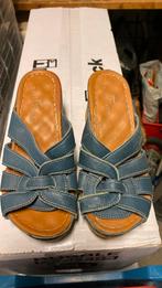 Dames slippers, Ophalen of Verzenden, Nieuw, Blauw