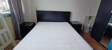 Compleet Ikea Malm bed 140x200 + nachtkastjes - afbeelding 2