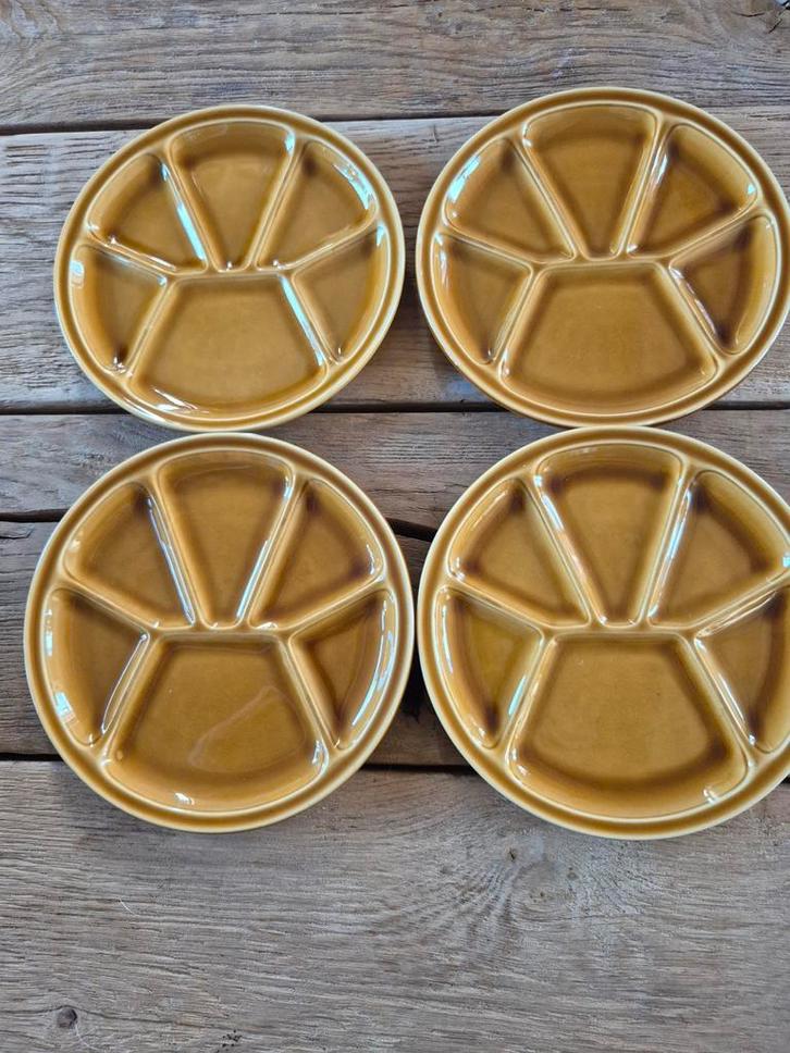 4 fondueborden mosterdgeel van het merk Gien France, Huis en Inrichting, Keuken | Servies, Zo goed als nieuw, Bord(en), Overige stijlen