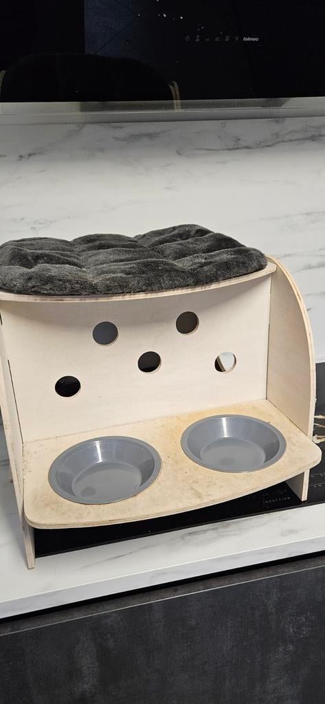 Katten eet en drinkbak ligplek, Ophalen, Zo goed als nieuw