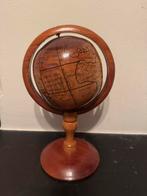 Handgemaakte houten wereldbol, Ophalen of Verzenden, Zo goed als nieuw