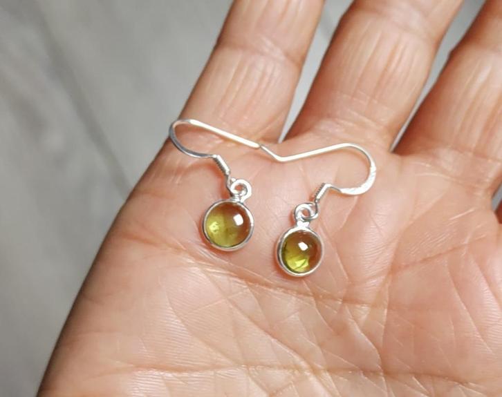Zilveren oorbellen met natuurlijke Peridot steen zilver 925, Sieraden, Tassen en Uiterlijk, Oorbellen, Nieuw, Hangers, Zilver