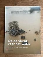 Op de vlucht voor het water (1995), Ophalen of Verzenden, Zo goed als nieuw