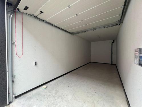 Te huur Garagebox Voorburg 26m2 met ELEKTRISCHE DEUR!!, Huizen en Kamers, Garages en Parkeerplaatsen, Zuid-Holland