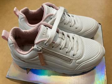 Sketches sportschoenen 34 beschikbaar voor biedingen