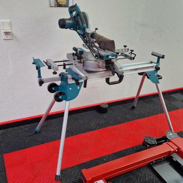 Makita Afkortzaag met Onderstel beschikbaar voor biedingen