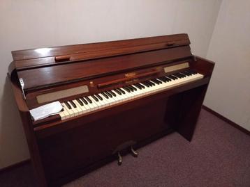 Eavestaff miniroyal piano