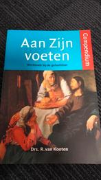 R. van Kooten - Compendium Aan Zijn voeten, Ophalen of Verzenden, Zo goed als nieuw, R. van Kooten