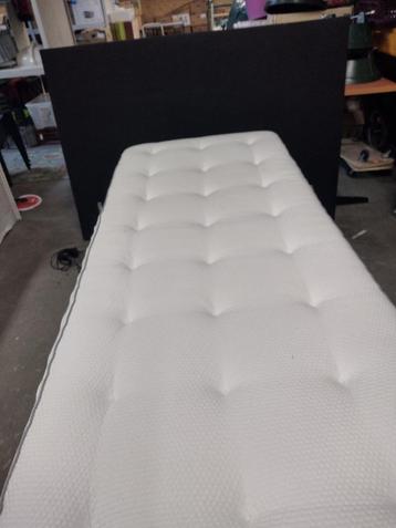 Boxspring bed 1 persoons met hoofdbord beschikbaar voor biedingen