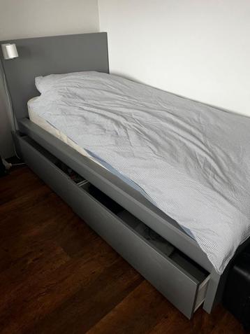 2 x Ikea bed Malm grijs 90x200 met lades - afbeelding 2