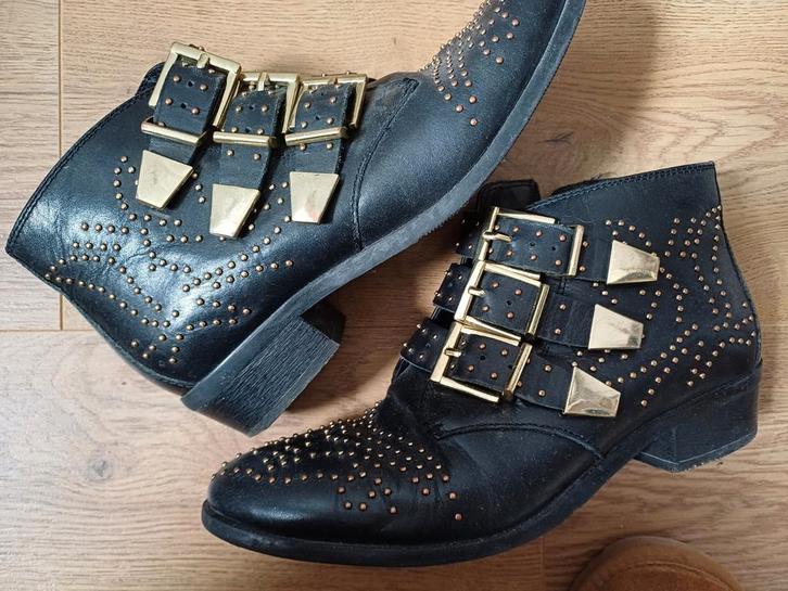 Leren lage laarsjes met studs en gespjes van Bronx; maat 37, Kleding | Dames, Schoenen, Gedragen, Lage of Enkellaarzen, Zwart
