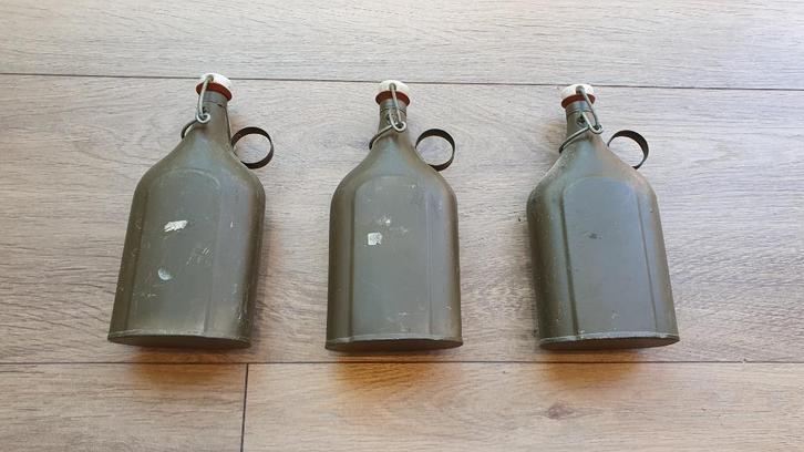 2 setjes veldflessen militaria, Antiek en Kunst, Antiek | Overige Antiek, Verzenden