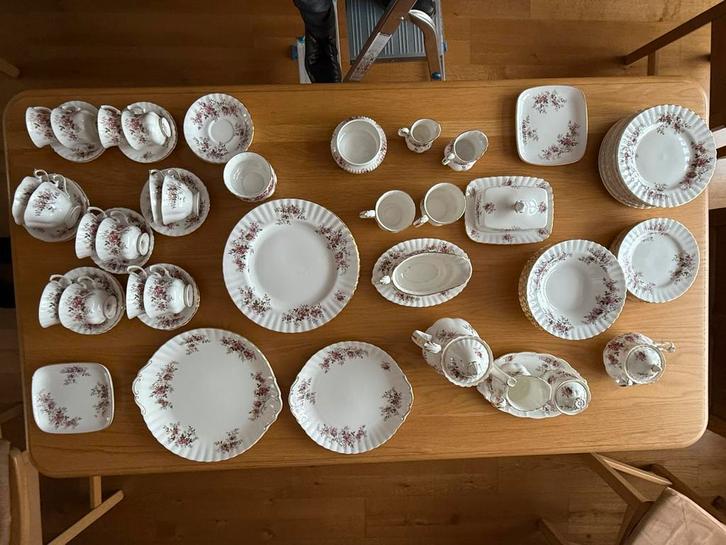 Royal Albert Lavender Rose, Antiek en Kunst, Antiek | Servies compleet, Ophalen of Verzenden