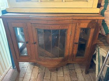 Antiek Eikenhouten Dressoir met Glas beschikbaar voor biedingen
