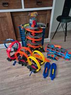 Hotwheels garage - racebaan met looping en truck, Ophalen, Zo goed als nieuw, Hot Wheels, Met looping