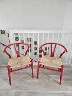 Twee Rode Wishbone Stoelen met Rietzitting, Huis en Inrichting, Stoelen, Ophalen, Riet of Rotan, Gebruikt, Twee