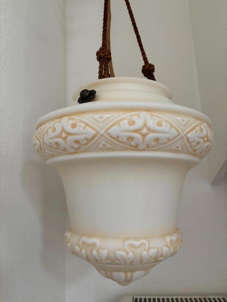 Art Deco hanglamp / witte opaline glazen kap., Antiek en Kunst, Antiek | Lampen, Ophalen of Verzenden