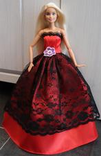 Barbie kleding nieuw - Lange jurk rood met zwart en bloem, Ophalen of Verzenden, Nieuw, Barbie