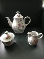 Thee Servies met Bloemmotief   Libelle, Gebruikt, Ophalen of Verzenden, Overige stijlen, Porselein