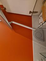 Gezocht: klep-vouw beslag Häfele bovenkastje keuken, Huis en Inrichting, Zo goed als nieuw, Minder dan 100 cm, Grijs, 25 tot 50 cm