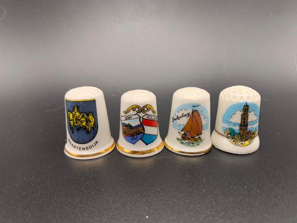 Vier Utrechtse vingerhoedjes, Ophalen of Verzenden, Zo goed als nieuw