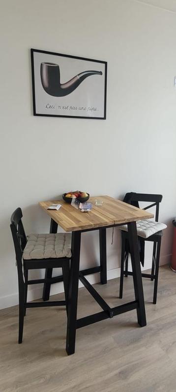 Statafel/bartafel met stoelen beschikbaar voor biedingen