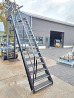 Stalen trap met bordes zwart. Hoog 3,23 mtr. Nob159 €650, Doe-het-zelf en Verbouw, Ladders en Trappen, Ophalen, Zo goed als nieuw