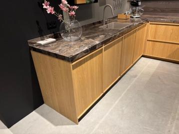 Complete houten keuken  beschikbaar voor biedingen