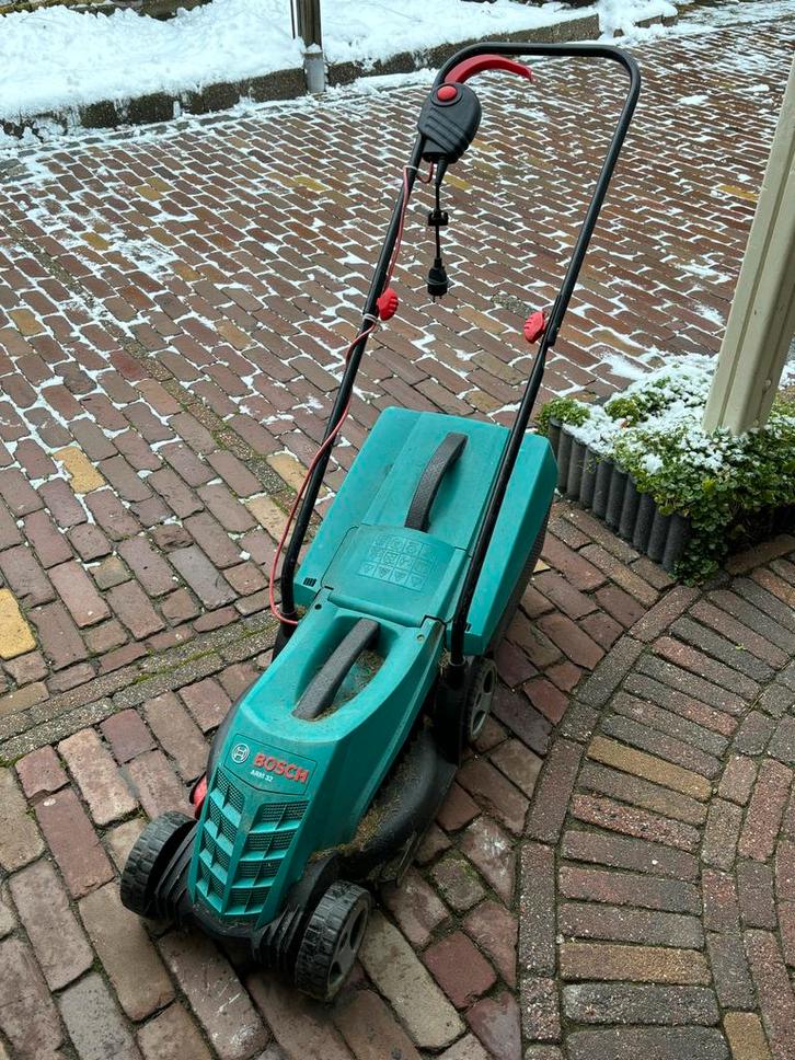 Bosch ARM 32 Elektrische Grasmaaier, Tuin en Terras, Grasmaaiers, Gebruikt, Elektrische grasmaaier, 30 t/m 39 cm, Cirkelmaaier
