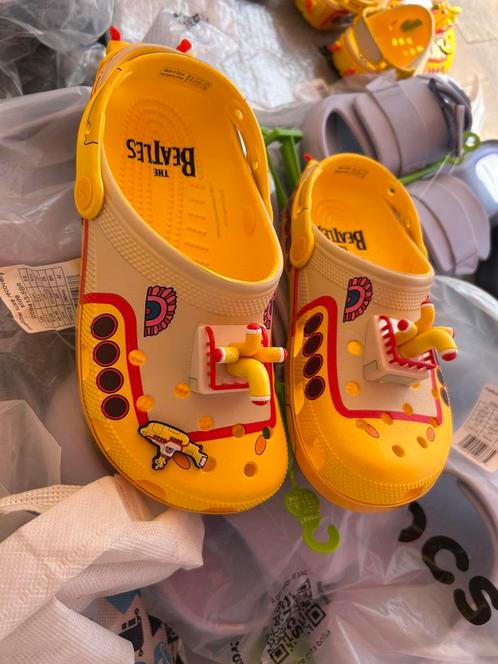 Crocs Classic Clog The Beatles Yellow Submarine orgineel, Kinderen en Baby's, Babykleding | Schoentjes en Sokjes, Nieuw, Jongetje of Meisje