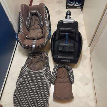 MaxiCosi Met EasyBase ,Voetenzak En Hoofd Verkleiner 0-13 kg beschikbaar voor biedingen