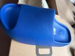 Yeezy slides maat 43 nieuw in doos Azure blauw, Kleding | Heren, Schoenen, Slippers, Blauw, Nieuw, Ophalen of Verzenden