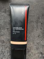 Shiseido Synchro Skin Foundation 215, Sieraden, Tassen en Uiterlijk, Uiterlijk | Cosmetica en Make-up, Gehele gezicht, Beige, Ophalen of Verzenden
