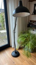 Magna zwarte industriële vloerlamp. In hoogte verstelbaar, Ophalen, Zo goed als nieuw, 150 tot 200 cm