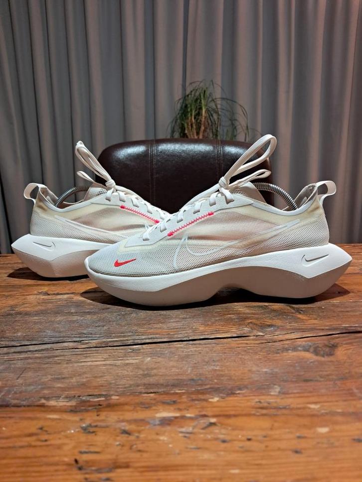 Nike Vista Lite 'Laser Crimson' Size 40, Kleding | Dames, Schoenen, Gedragen, Sneakers of Gympen, Wit, Ophalen of Verzenden