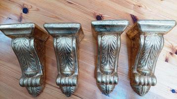 4 Gipsen consoles. Verweerd goud look. beschikbaar voor biedingen