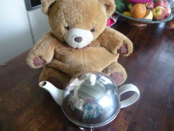 theemuts Beer Douwe Egberts + theepot Bredemeijer beschikbaar voor biedingen