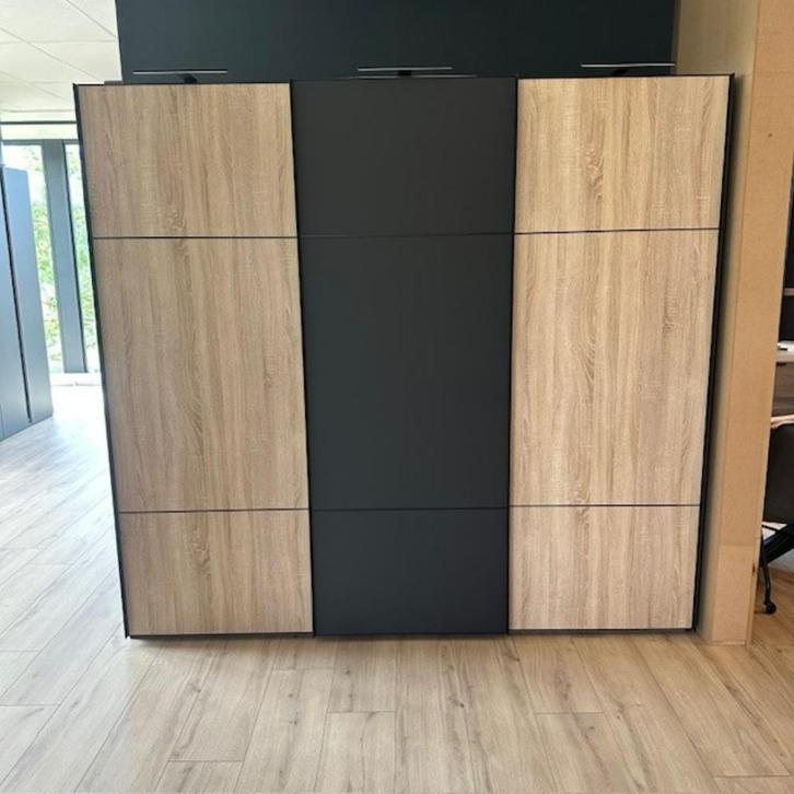 Nolte Marcato Zweefdeur garderobekast - B240xH223xD69, Huis en Inrichting, Kasten | Kledingkasten, Nieuw, 200 cm of meer, 200 cm of meer