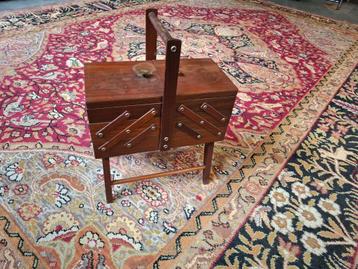 Leuke Vintage houten naaidoos. Kijk omschrijving,
 beschikbaar voor biedingen